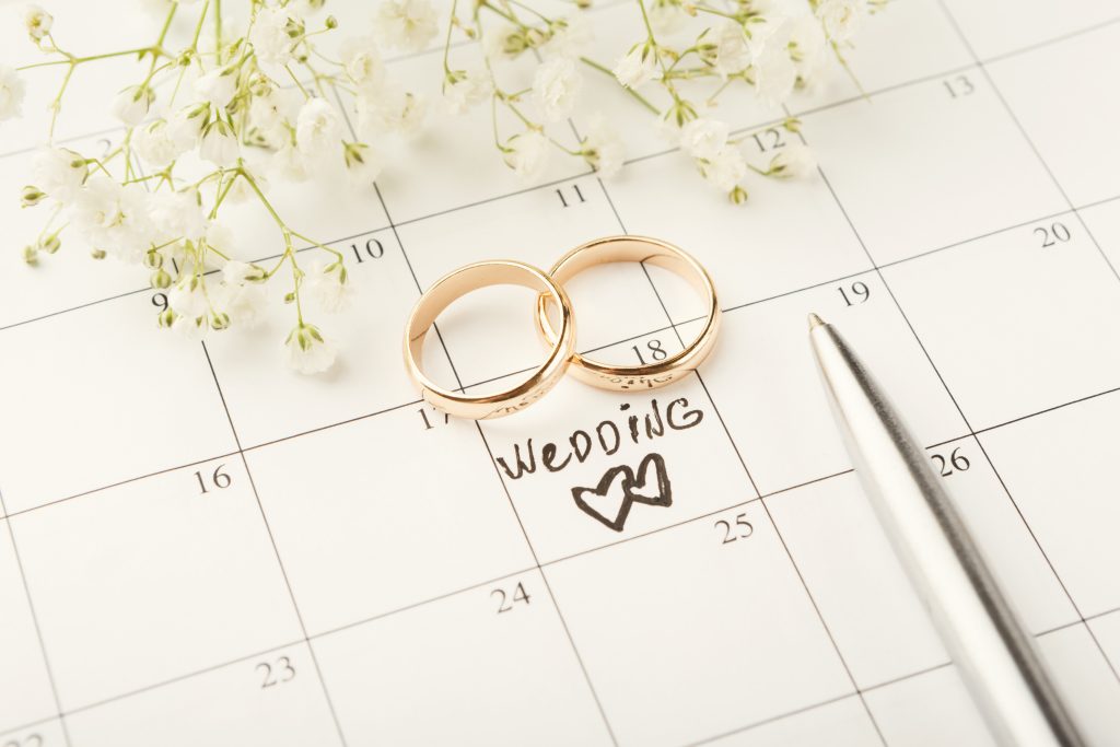 結婚式の準備期間はどのくらい？平均や最短期間、スケジュール別に準備リストも解説